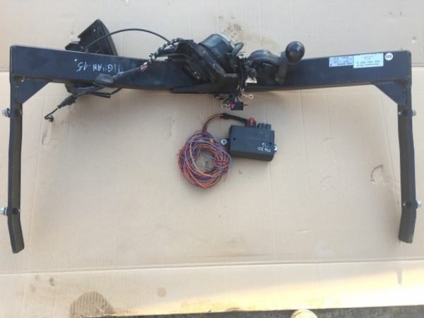 Carlig remorcare electric VW Tiguan 2016 1K0907383G 5N0 803 880 Q - Dezmembrari Auto