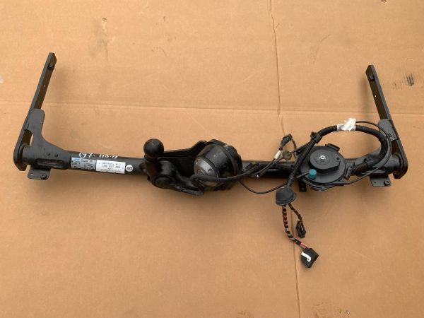 Carlig remorcare VW Golf 7 hatchback 5G0803880G 5G0 803 880 G - Dezmembrari Auto