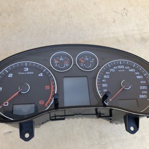 Ceasuri bord Audi A3 8P 8P0920932C 8P0 920 932 C - Dezmembrari Auto