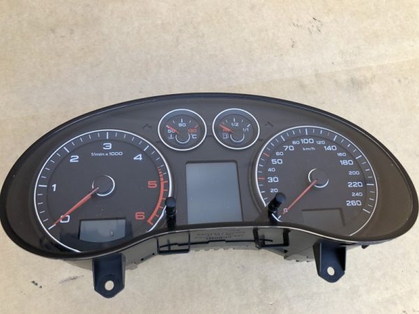 Ceasuri bord Audi A3 8P 8P0920932C 8P0 920 932 C - Dezmembrari Auto