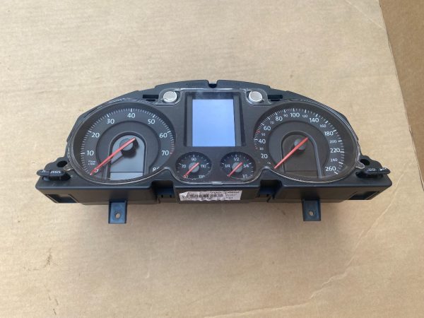 Ceasuri bord VW Passat B6 benzina 3C0920870F 3C0 920 870 F - Dezmembrari Auto