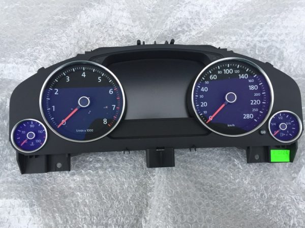 Ceasuri bord VW Touareg 7P6920882R 7P6 920 882 R - Dezmembrari Auto