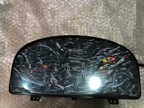Ceasuri bord VW Touran din 2011 1T0920875A 1T0 920 875 A - Dezmembrari Auto