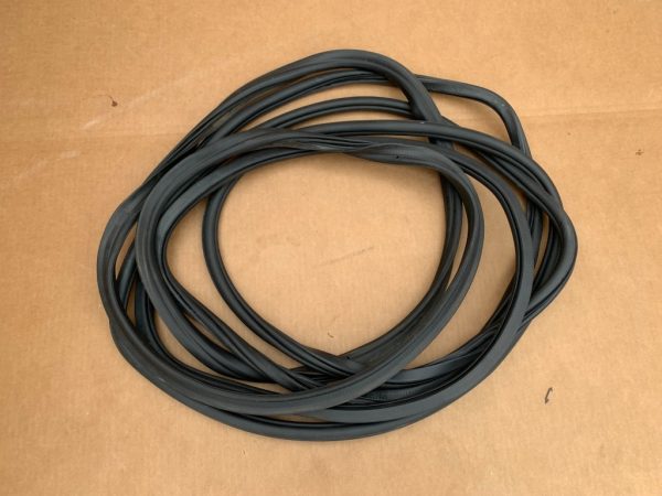 Cheder capota spate VW Passat B8 3G5827705D 3G5 827 705 D - Dezmembrari Auto