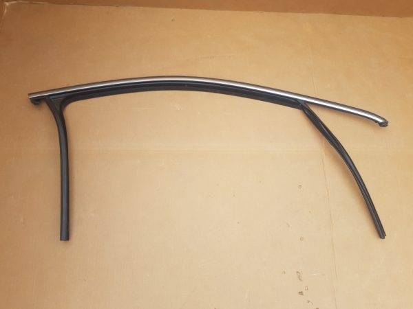 Cheder cromat dreapta fata VW Passat B8 3G0837432N 3G0 837 432 N - Dezmembrari Auto