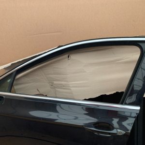 Cheder cromat geam stanga fata VW Passat B8 - Dezmembrari Auto