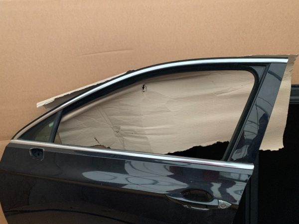 Cheder cromat geam stanga fata VW Passat B8 - Dezmembrari Auto