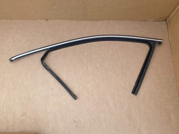 Cheder cromat geam stanga fata VW Passat B8 3G0837431 3G0 837 431 - Dezmembrari Auto