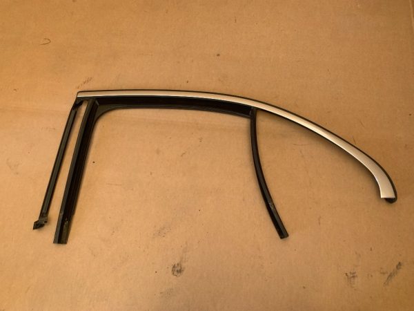 Cheder cromat geam usa stanga spate Mercedes C-Class W205 limuzina - Dezmembrari Auto