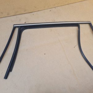 Cheder cromat geam usa stanga spate VW Tiguan 2 5NA839431A 5NA 839 431 A - Dezmembrari Auto