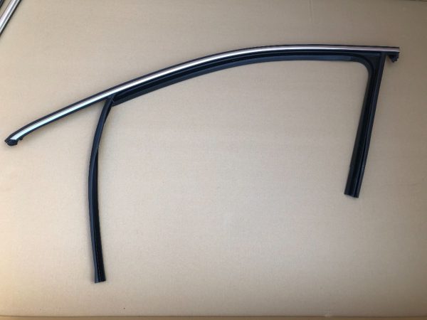 Cheder cromat usa stanga fata VW Passat B8 3G0837431M 3G0 837 431 M - Dezmembrari Auto