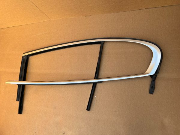 Cheder cromat usa stanga spate BMW G12 M 760 LXiA seria 7 din 2017 7437857 - Dezmembrari Auto