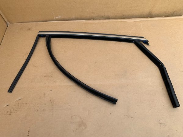 Cheder cromat usa stanga spate Ford Mondeo 5 2018 - Dezmembrari Auto