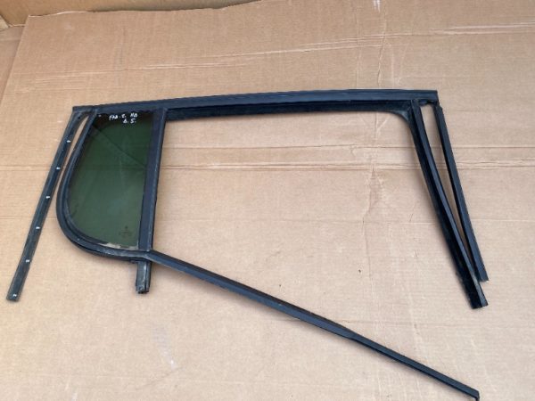 Cheder cu geam mic dreapta spate Skoda Fabia 2 hatchback - Dezmembrari Auto
