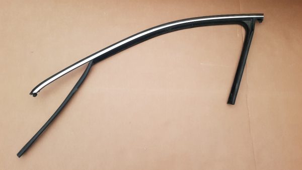 Cheder geam cromat stanga fata VW Passat B8 3G0837431J 3G0 837 431 J - Dezmembrari Auto