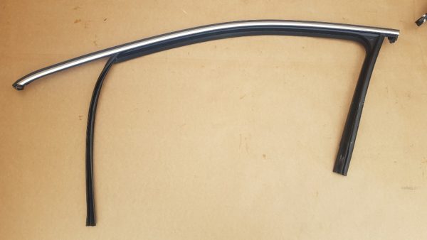 Cheder geam cromat stanga fata VW Passat B8 3G0837431N 3G0 837 431 N - Dezmembrari Auto