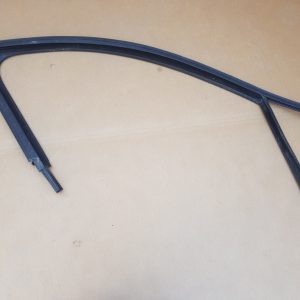 Cheder geam dreapta fata VW Jetta 2016 5C6837432 5C6 837 432 - Dezmembrari Auto