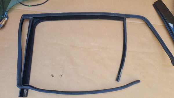 Cheder geam stanga spate VW Golf 7 hatachback 5G6839431H 5G6 839 431 H - Dezmembrari Auto