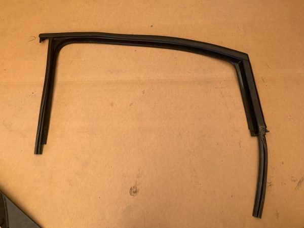 Cheder geam usa dreapta fata VW Touran 2017 5TA837432 5TA 837 432 - Dezmembrari Auto
