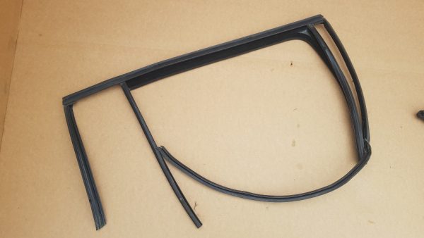 Cheder geam usa dreapta spate VW Golf 7 variant 5G3837431 5G3 837 431 - Dezmembrari Auto