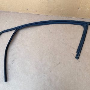 Cheder geam usa stanga fata Mercedes B-Class W246 A2467250700 - Dezmembrari Auto