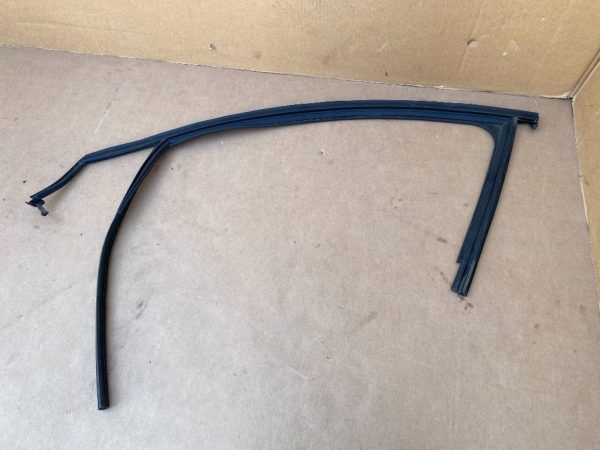 Cheder geam usa stanga fata Mercedes B-Class W246 A2467250700 - Dezmembrari Auto
