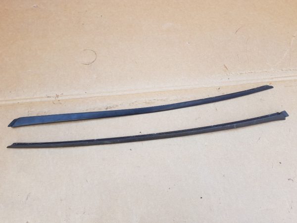 Cheder parbriz stanga dreapta Audi A3 8P 2009 8P0854327B 8P0854328B - Dezmembrari Auto