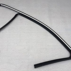 Cheder / rama geam stanga fata cu crom VW Passat B8 - Dezmembrari Auto