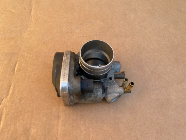 Clapeta acceleratie VW Caddy 1.6i 06A133062AB 06A 133 062 AB - Dezmembrari Auto