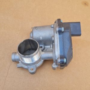 Clapeta EGR VW Passat B8 2.0 tdi 04L131501M 04L 131 501 M - Dezmembrari Auto