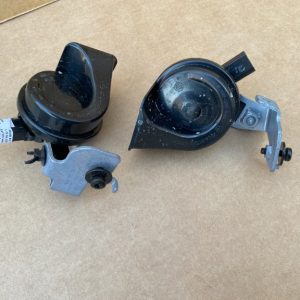 Claxon claxoane Audi A3 8Y 8Y0951210 8Y0 951 210 8Y0951209 8Y0 951 209 - Dezmembrari Auto
