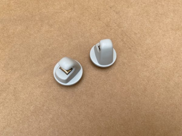 Clipsuri parasolare VW Caddy Ford Tourneo Connect 2023 560857561B 560 857 561 B - Dezmembrari Auto