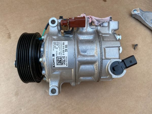 Compresor AC freon R1234YF VW Passat B8 2023 2.0 tdi 3Q0816803E 3Q0 816 803 E la 0 km - Dezmembrari Auto