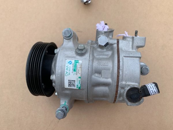 Compresor AC VW Passat B8 5QD820803D 5QD 820 803 D freon R134A - Dezmembrari Auto