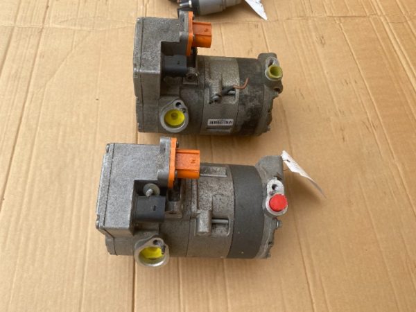 Compresor AC VW Passat B8 Golf 7 1.4 tsi hybrid 12E820803E 12E 820 803 E - Dezmembrari Auto