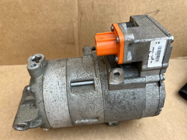 Compresor clima VW hybrid / electric 12E820803B 12E 820 803 B - Dezmembrari Auto