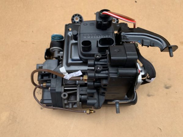 Compresor suspensie perne aer Audi Q8 2019 4M0616005G 4M0 616 005 G la 0 km - Dezmembrari Auto