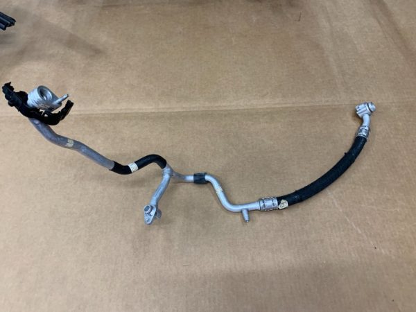 Conducta AC VW Passat B8 5Q0820743L 5Q0 820 743 L - Dezmembrari Auto