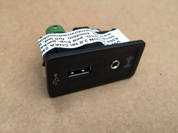 Conector USB Auxiliar VW Arteon 5G0 035 222 5G0035222 - Dezmembrari Auto