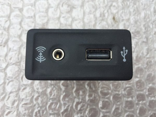 Conector USB Auxiliar VW Golf 7 5G0 035 222 C 5G0035222C - Dezmembrari Auto
