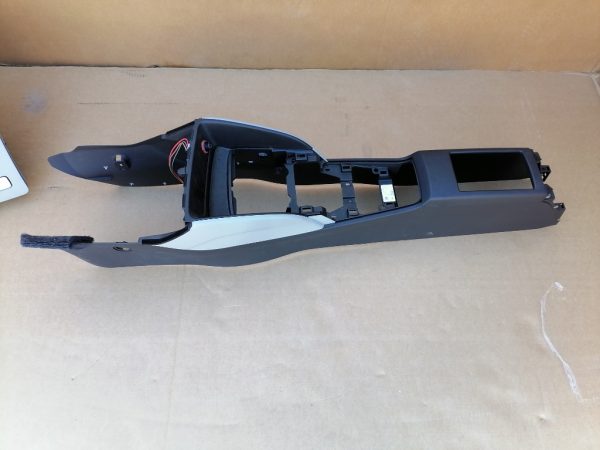 Consola centrala Audi A3 8V 8V1863241 8V1 863 241 - Dezmembrari Auto