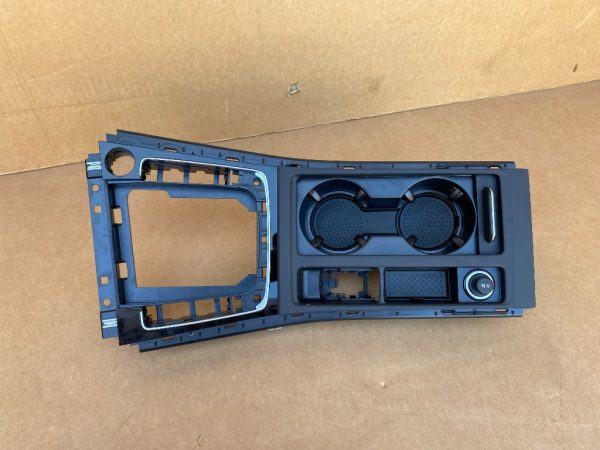 Consola centrala cu suport pahare VW Golf 7 2019 5G2863245F 5G2 863 245 F volan dreapta - Dezmembrari Auto