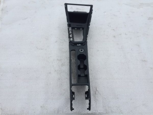 Consola centrala VW Polo 2019 1.0 TSI DKZ 2G1 857 925 2G1857925 - Dezmembrari Auto