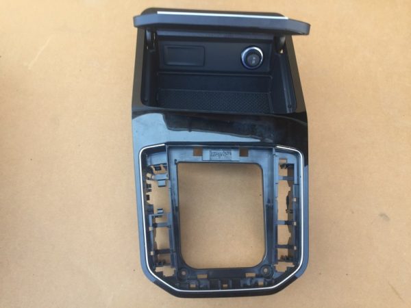 Consola centrala VW Sportsvan  517863284 517 863 284 - Dezmembrari Auto