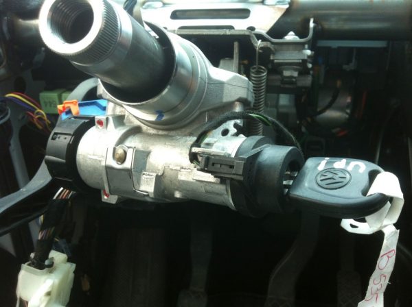Contact cu cheie VW Up 6R0905851B 6R0 905 851 B - Dezmembrari Auto