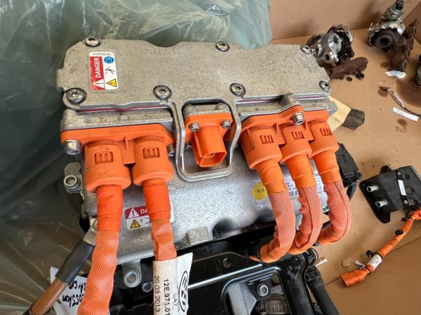 Convertizor tensiune VW E-UP motor EABA 12E907070B12E 907 070 B - Dezmembrari Auto