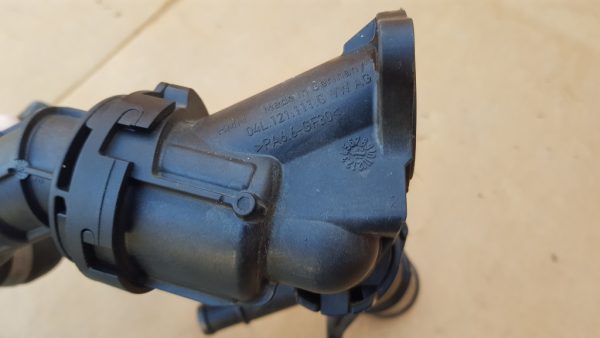 Corp termostat Audi A3 8V 2.0 tdi 04L121111C 04L 121 111 C - Dezmembrari Auto