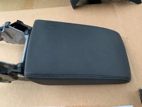 Cotiera / capac cotiera din piele VW Passat B8 - Dezmembrari Auto - imagine 4