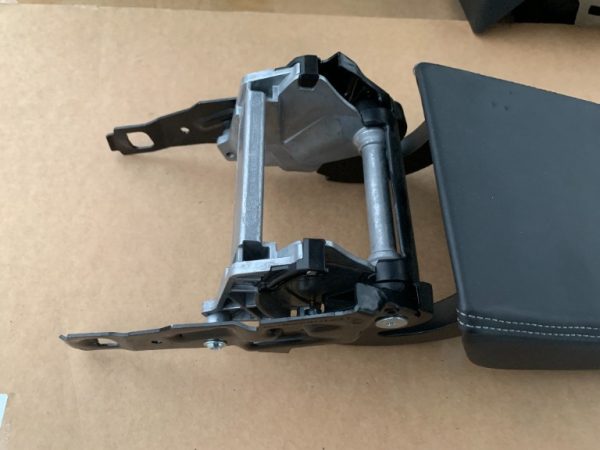 Cotiera / capac cotiera din piele VW Passat B8 - Dezmembrari Auto - imagine 3