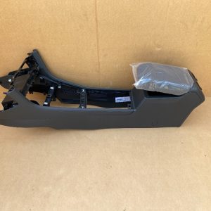 Cotiera completa cu capac si grile ventilatie VW Golf 7 2016 la 0 km - Dezmembrari Auto
